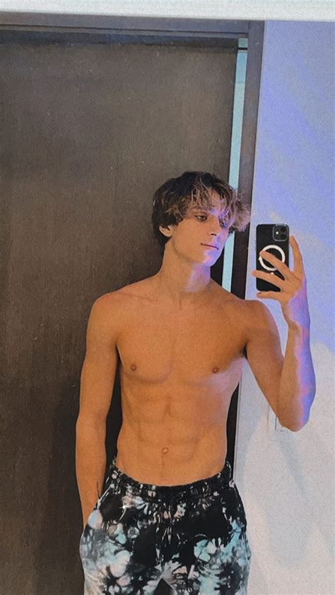 Josh Richards had shared a nude video of his ex-girlfriend! Drama in the world of TikTok stars has as per usual, been talked about! These days, the currently most talked about topic is the break up of the young couple, Josh Richards and Nessa Barret!